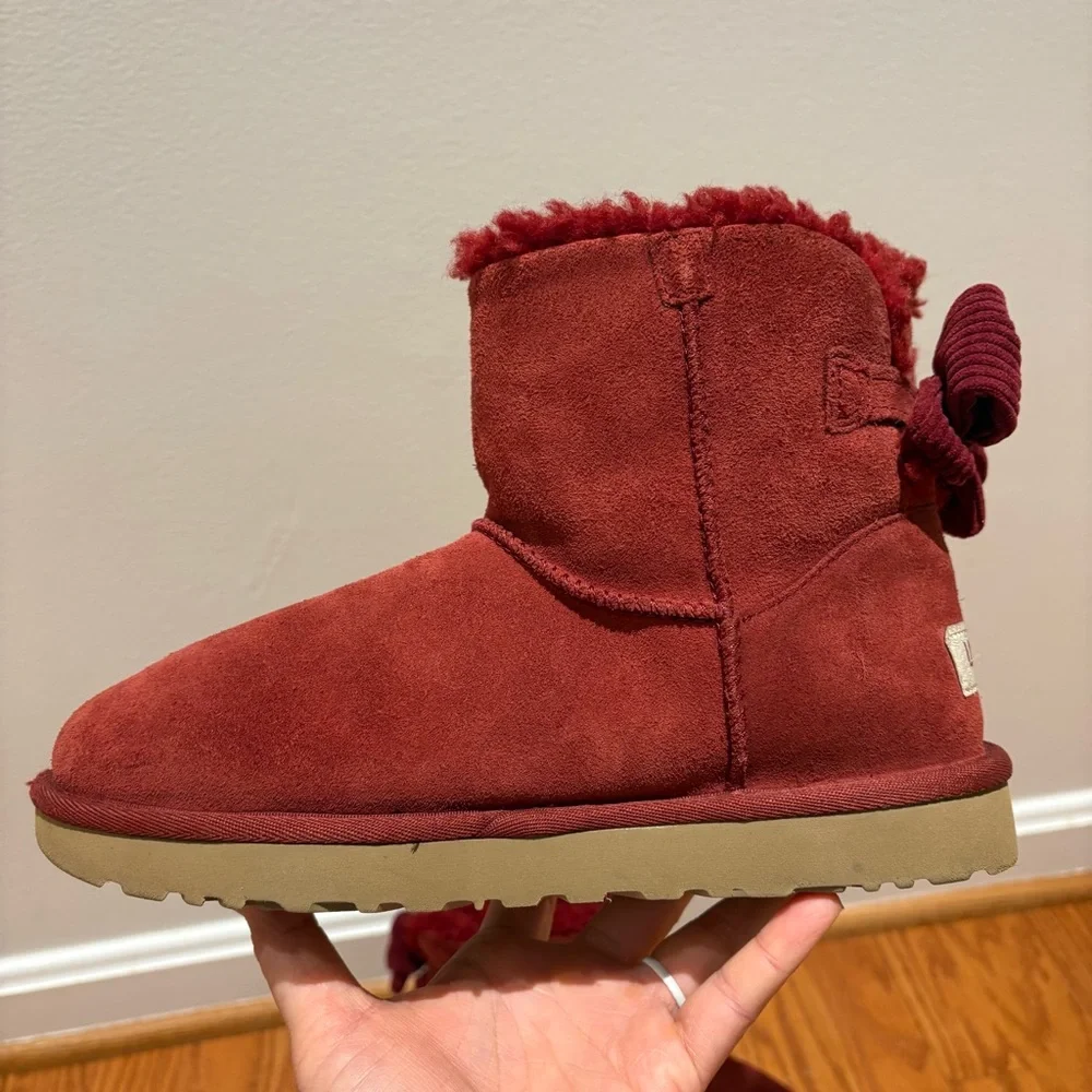 UGG Women’s Mini Bailey Corduroy Bow‎ Suede Boots Red Sz 7